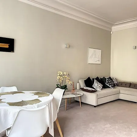 Executive - Particulier, 16 * باريس